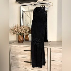 Abercrombie & Fitch Low Rise 90s Straight Jeans. Distressed Black. Size 27 (4R).